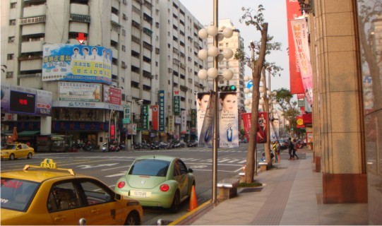 P-0196壁面廣告牆-高雄市三多三路220號-新光三越對面、sogo百貨、大遠百、服飾商圈廣告看板